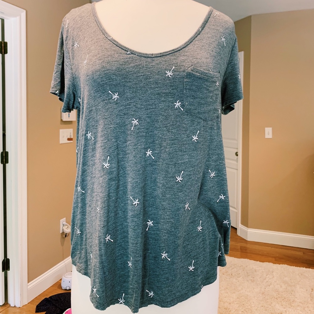 Must-Have Slouchy Graphic Tee!